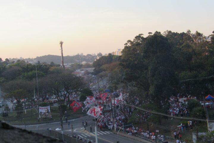 A paciência acabou? Torcidas organizadas exigem reunião no São Paulo