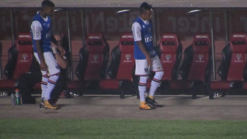 Leia mais sobre o artigo Cueva chama elenco de família, assume que errou e entende cobrança do torcedor