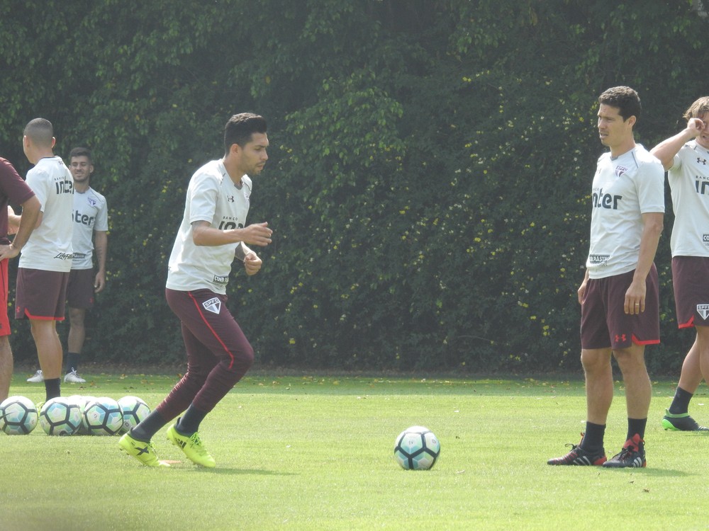Leia mais sobre o artigo Petros e Hernanes falam em aproveitar apoio da torcida para vencer Majestoso; Marcos Guilherme elogia Cueva
