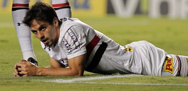 Leia mais sobre o artigo Rodrigo Caio quase deixou o São Paulo após ter carro chutado no Morumbi