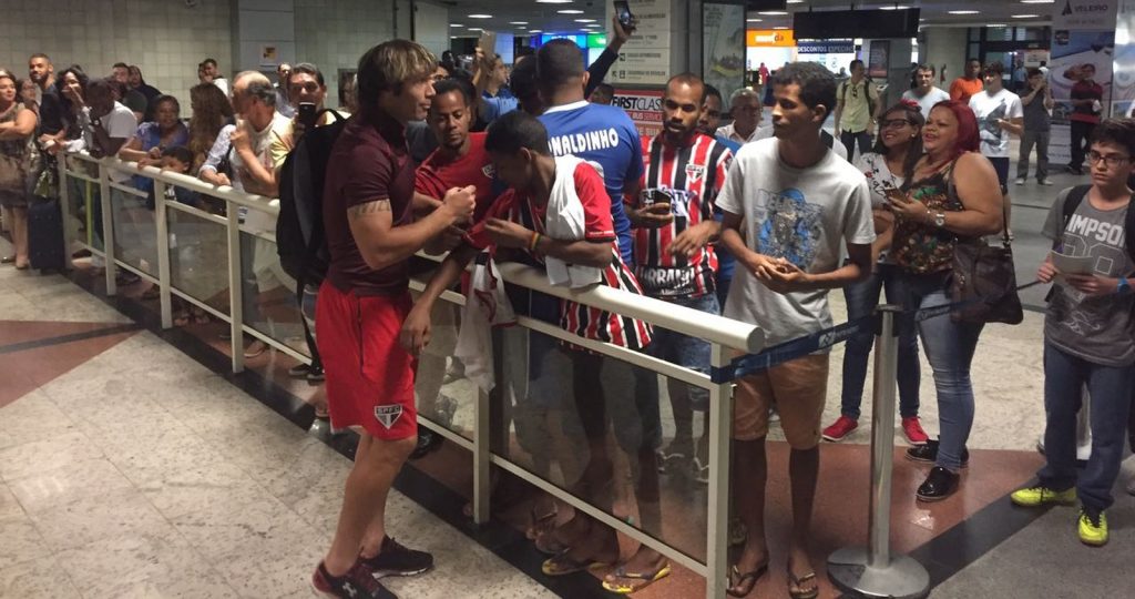 Leia mais sobre o artigo Elenco do São Paulo leva susto ao pousar na Bahia por conta de impacto