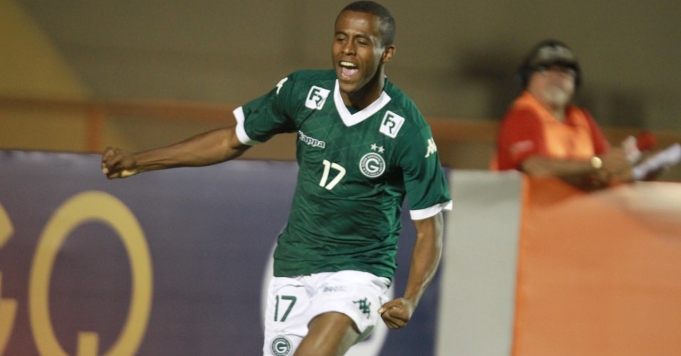 Leia mais sobre o artigo Empresário confirma interesse do São Paulo em Carlos Eduardo