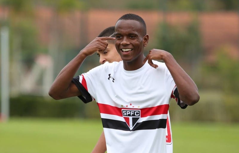 Leia mais sobre o artigo Helinho é convocado para o Mundial Sub-17 no lugar de Vinicius Jr