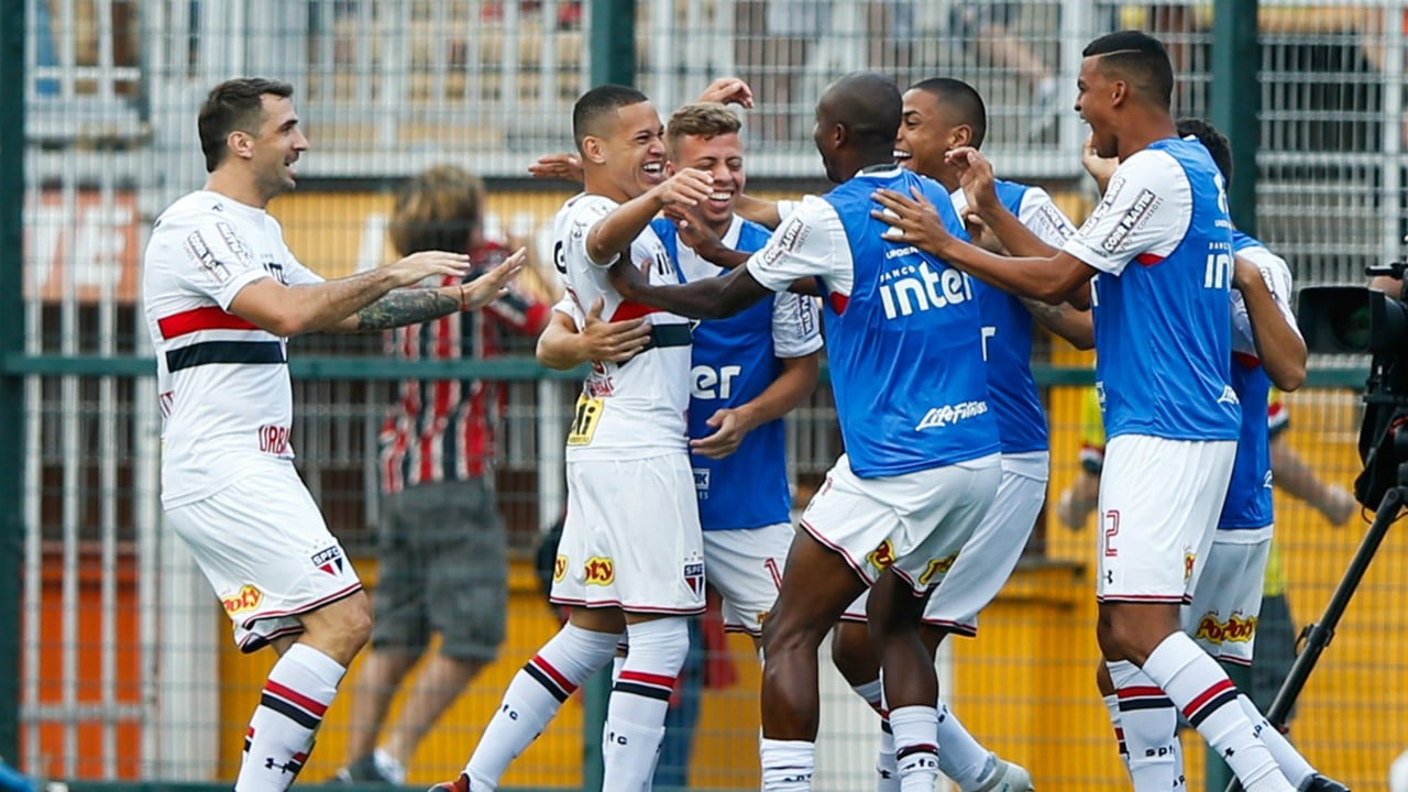 Leia mais sobre o artigo Marcos Guilherme se diz feliz por ter companheiros renomados: ‘É especial’