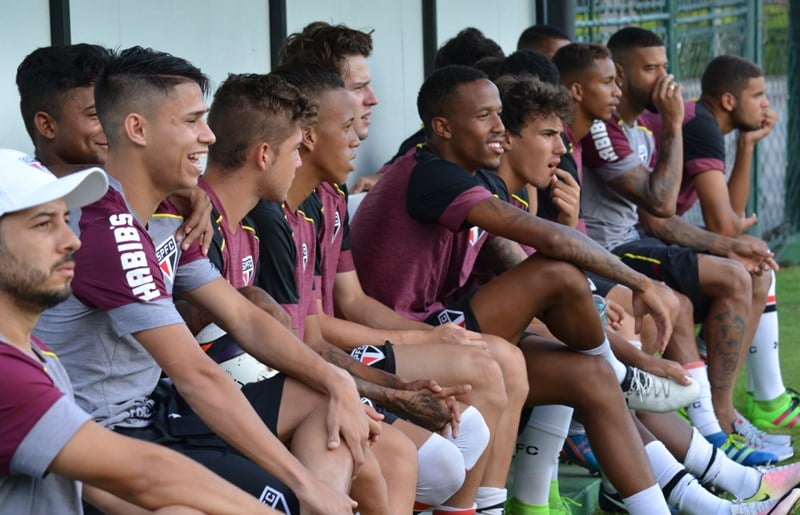 Leia mais sobre o artigo Militão comemora vitória em sua rede social e ex-são paulinos David Neres e Luiz Araújo comentam