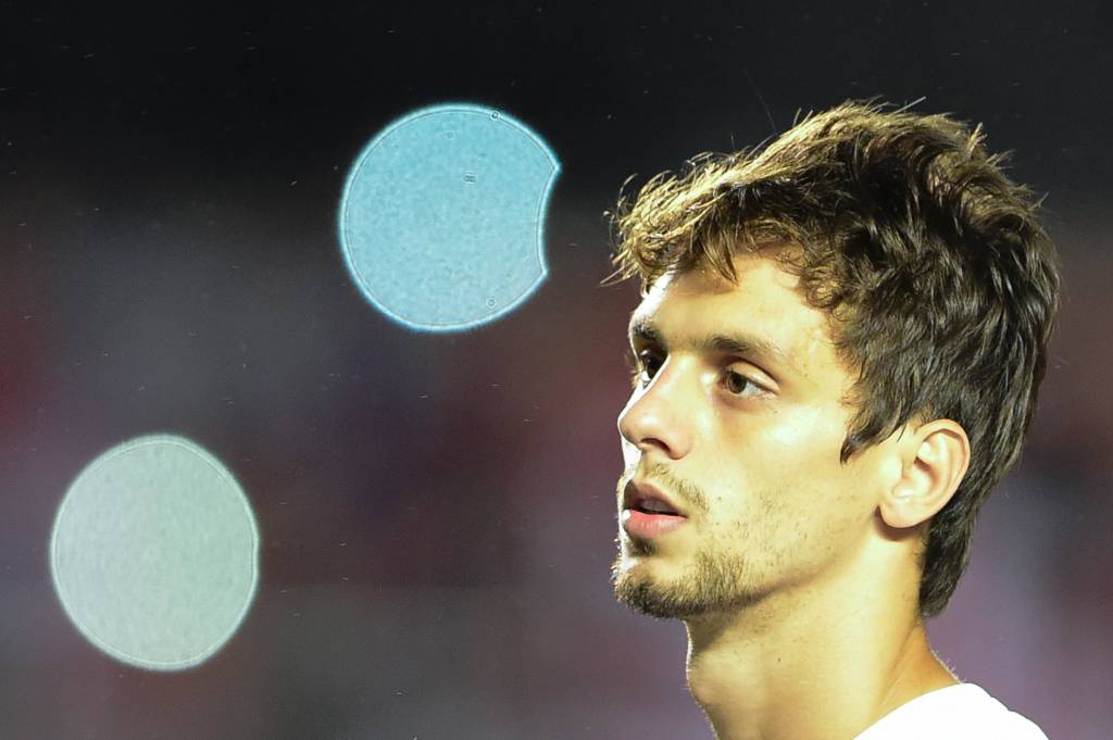 Leia mais sobre o artigo Apesar de críticas, Rodrigo Caio afirma que quer continuar no São Paulo para dar alegria à torcida