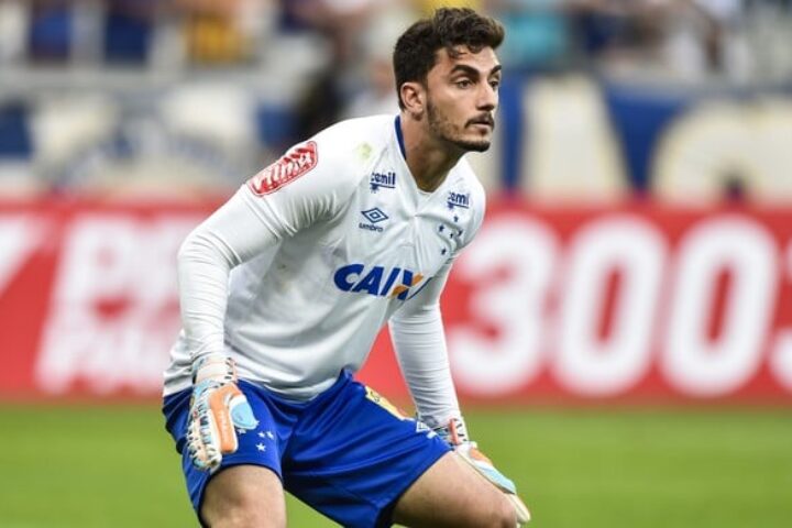 Interesse do Cruzeiro por Hudson pode envolver troca por meio-campista ou goleiro