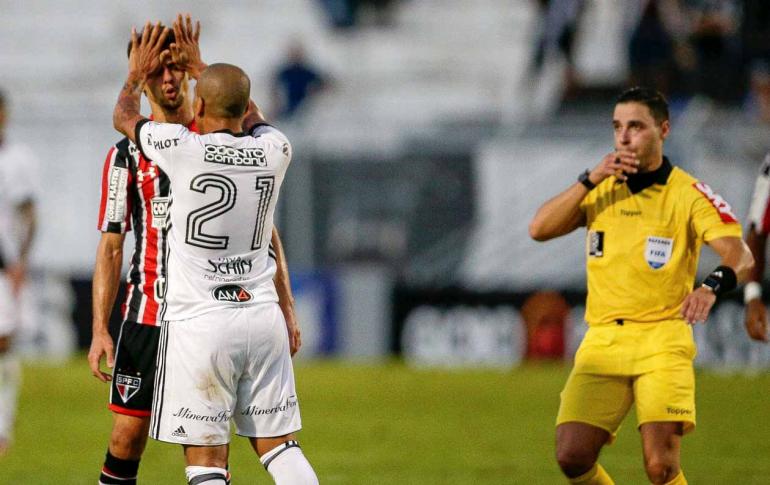 Leia mais sobre o artigo De olho na arbitragem – Jovem árbitro FIFA apitará São Paulo e Grêmio no Sul