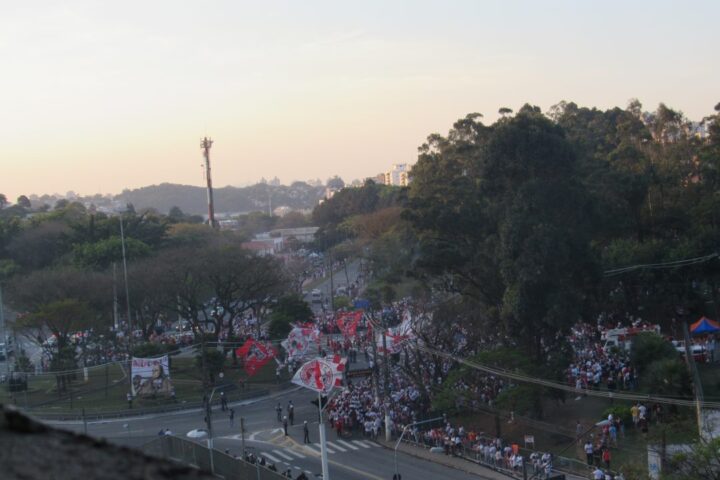 Segundo Torcida Independente, escolas de samba das torcidas organizadas do São Paulo farão show antes do jogo contra o Bahia