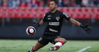 Leia mais sobre o artigo Com contrato até maio, Renan Ribeiro negocia ida para clube português