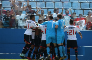 Read more about the article “Dane-se o goleiro!” São Paulo supera ‘polo aquático’ e goleiro rival pegador de pênaltis, e está na final da Copinha