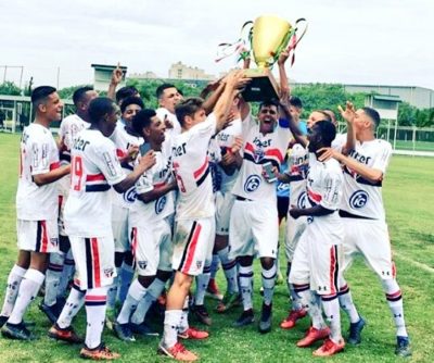 Leia mais sobre o artigo Com goleada na final, sub-17 conquista primeiro título do São Paulo em 2018