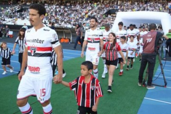 Rodrigo Caio e Petros postam agradecendo Hernanes, volante cita: “O São Paulo perde o melhor jogador em atividade no nosso país”