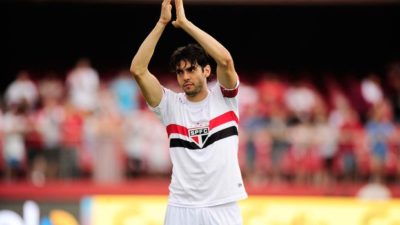 Leia mais sobre o artigo Saudades? Aposentado, Kaká comenta jogo do São Paulo em sua rede social; Torcedores pedem sua volta e ele responde