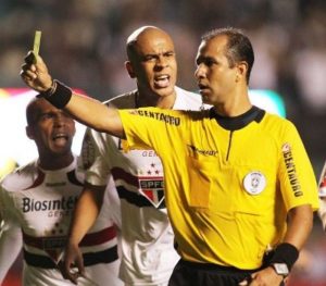 Leia mais sobre o artigo De olho na arbitragem – Marcelo Aparecido apitará clássico Majestoso neste sábado (27)