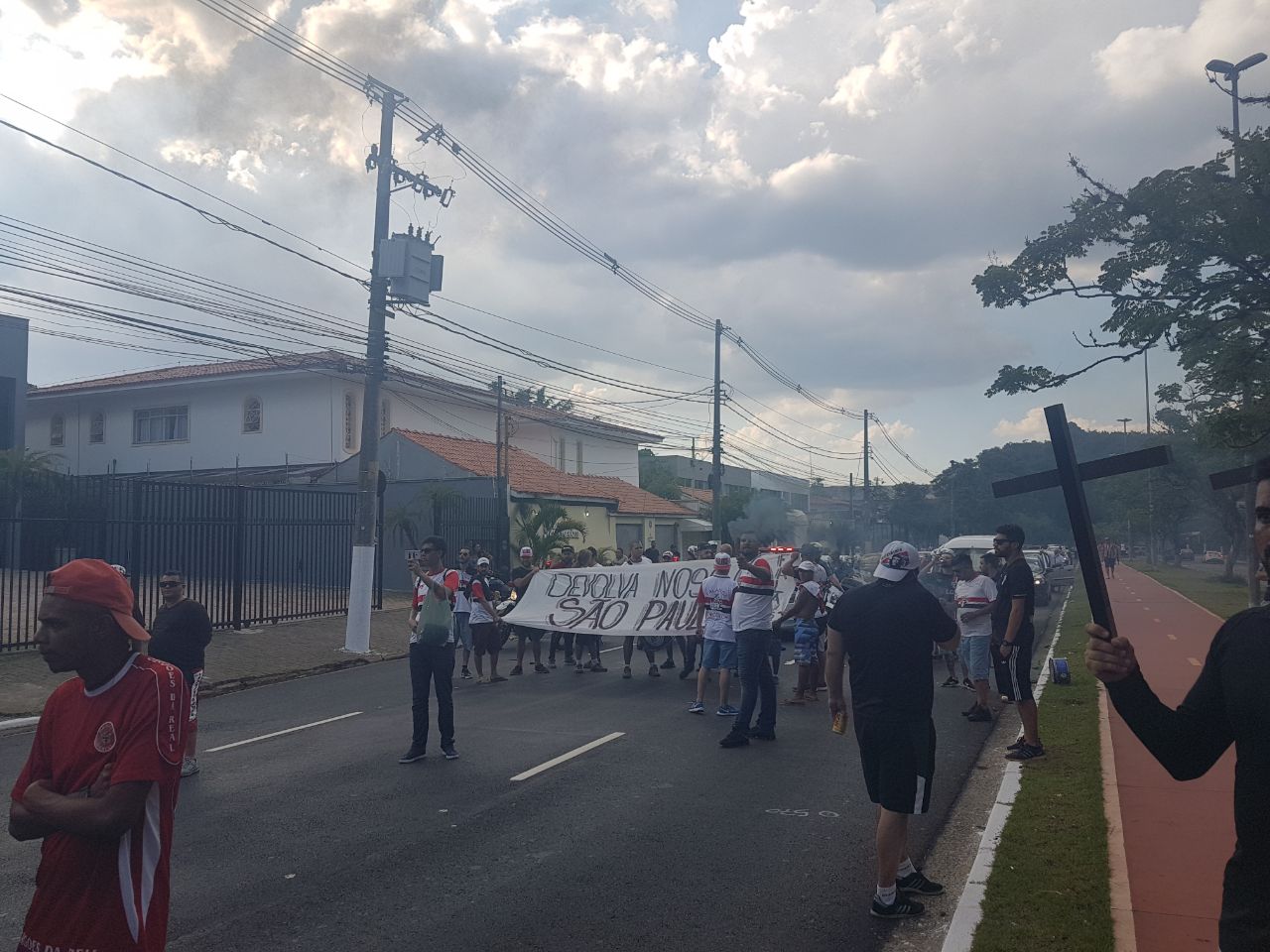 Leia mais sobre o artigo “Morumbi Zero” leva são-paulinos à rua para protestar contra a atual fase do Tricolor; No Estádio quase 10 mil presentes