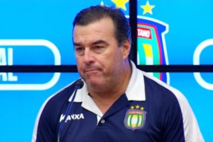De contrato renovado com São Caetano, Pintado lamentou eliminação e citou: “Nem tudo tá errado no São Paulo”