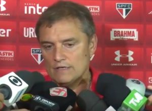 Leia mais sobre o artigo Após empate com o Ceará, Aguirre explica decisões e comenta: “Fora de casa é importante não perder, mas sinto que podemos jogar muito mais”