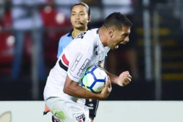 Criticado no início de 2019, Diego Souza pode trocar São Paulo por Sport