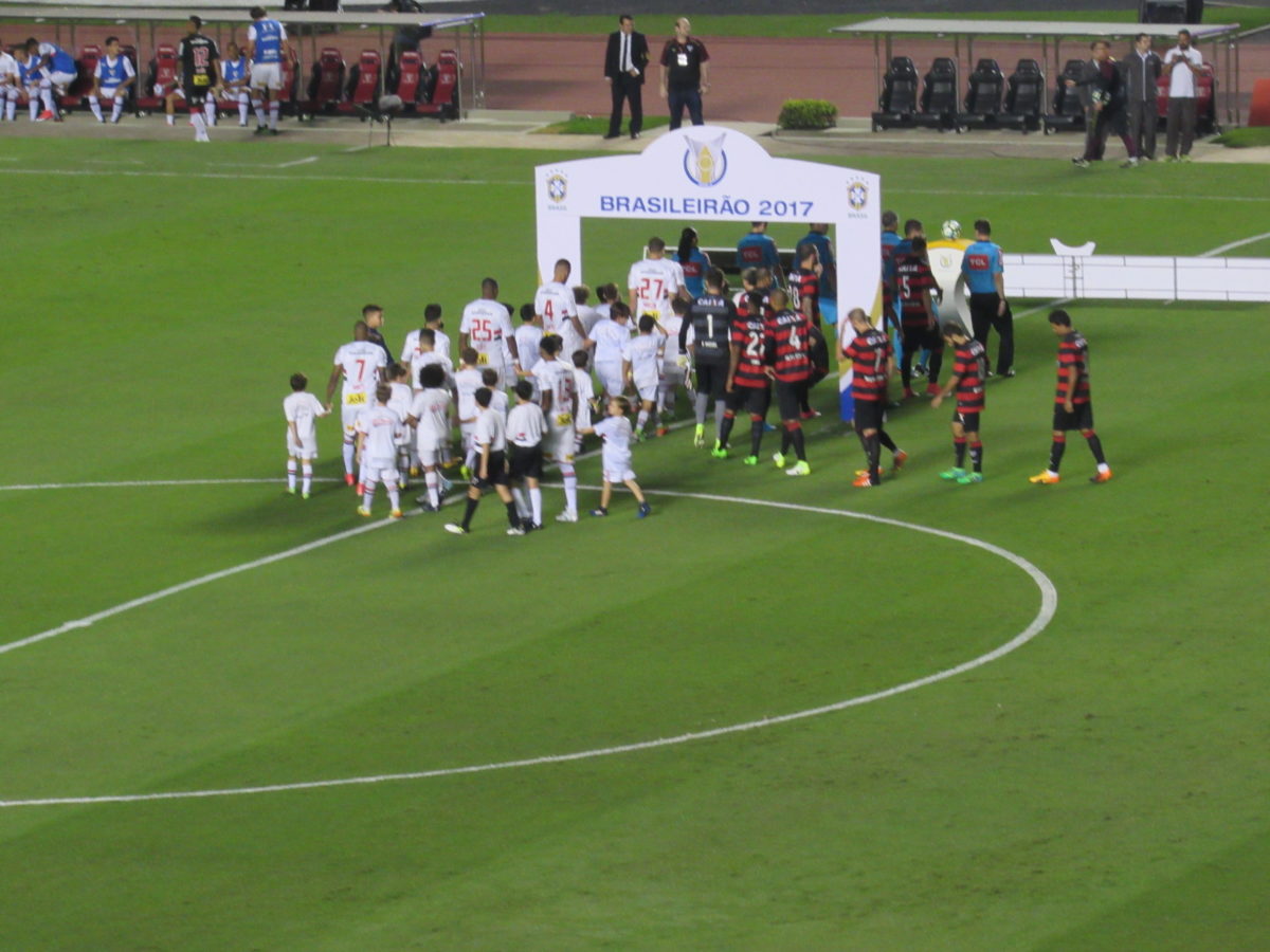 Leia mais sobre o artigo Pré-jogo: São Paulo quer manter tabu histórico contra o Vitória e mira permanência no G-4 para tranquilidade na pausa da Copa do Mundo