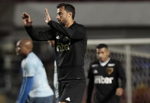 Leia mais sobre o artigo Só com titulares, São Paulo vence jogo-treino contra São Bento com golaço de Nene