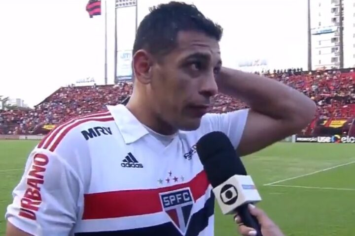 Ovacionado pelas duas torcidas, Diego Souza comemora: “Me senti em casa e vou embora feliz”