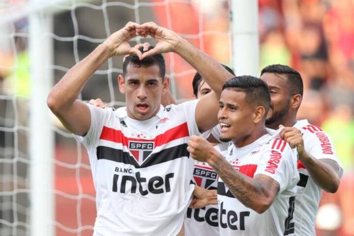Vencemos! São Paulo vence o Sport por 3 a 1, e continua líder