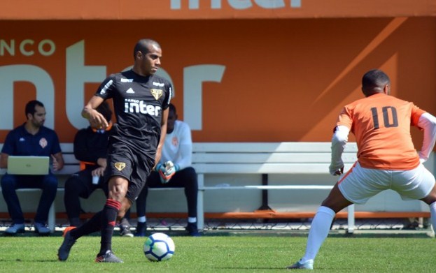 Leia mais sobre o artigo Rodrigo Caio e Régis ajudam São Paulo bater o Atibaia em jogo-treino