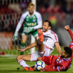 São Paulo retoma liderança com Nenê e Diego Souza voando