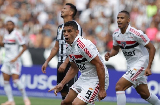 Leia mais sobre o artigo Reinaldo diz: “Seja o Palmeiras, seja o Inter, seja quem for, o São Paulo tem que estar preparado para vencer”