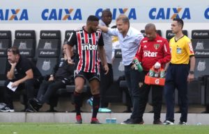 Leia mais sobre o artigo Reinaldo valoriza empate na Vila, diz que atuação não foi boa e revela torcida contra o Inter: “Agora é secar para se manter lá em cima”