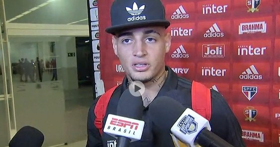 Leia mais sobre o artigo Jean diz que empate no Majestoso teve ‘gosto de derrota’ e sobre lance polêmico: “Para mim nunca vai entrar”