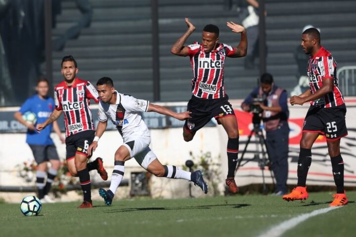 Pré-jogo: Com clima pesado, São Januário vai receber Vasco contra o Z-4 e São Paulo pelo G-4