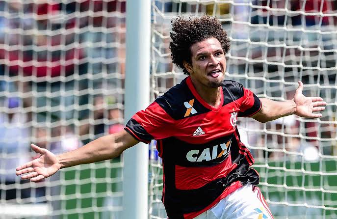 Leia mais sobre o artigo Diretoria do Flamengo barra saída de Willian Arão, e São Paulo se distância do volante