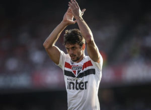 Leia mais sobre o artigo Rodrigo Caio entra no radar do Grêmio e vê 2019 cada vez mais longe do Morumbi