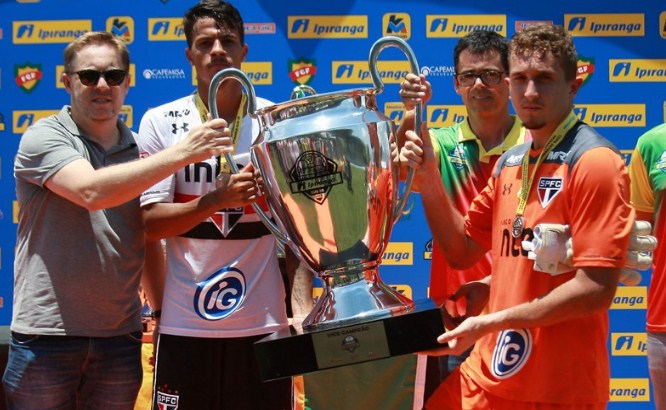 Leia mais sobre o artigo Na quarta final seguida, a segunda contra o Palmeiras, desta vez São Paulo acaba vice-campeão da Copa RS sub-20