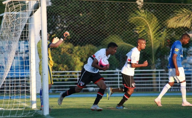 Leia mais sobre o artigo Depois de estrear com vitória contra o campeão da Libertadores sub-20, São Paulo perde para o Cruzeiro