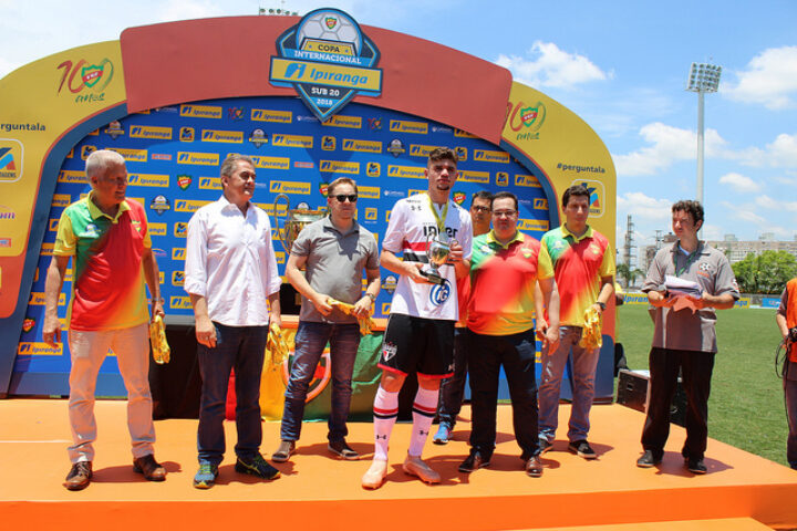 ‘Caçula’ do time, Morato de 17 anos ganha como melhor jogador da Copa RS, seu primeiro torneio no sub-20