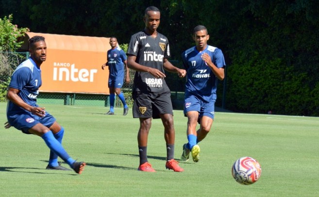 Leia mais sobre o artigo Com quatro desfalques e chance para Gomez, Helinho decide e São Paulo vence Nacional em jogo-treino