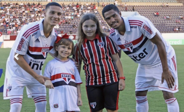 Leia mais sobre o artigo Antony marca seu primeiro gol na Copa São Paulo, e dedica gol a criança que tem uma luta diária contra o câncer