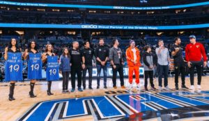 Read more about the article São-paulinos acompanham partida da NBA em Orlando e Tricolor recebe camisa especial do anfitrião