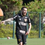 Jardine relaciona 21 atletas para partida contra o São Bento e Jonatan Gomes e novidade