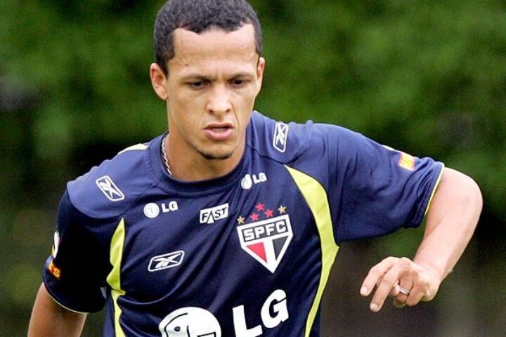 Souza relata: “Eu sempre bati no Corinthians, né? É muito triste ver essa situação atual”