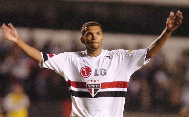Leia mais sobre o artigo Amoroso revela sobre o São Paulo de 2005: “Melhor time que eu joguei”