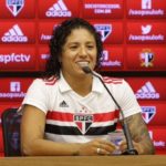 Cristiane é apresentada, cita desafio em jogar no São Paulo e fala: “futebol também é coisa de menina”