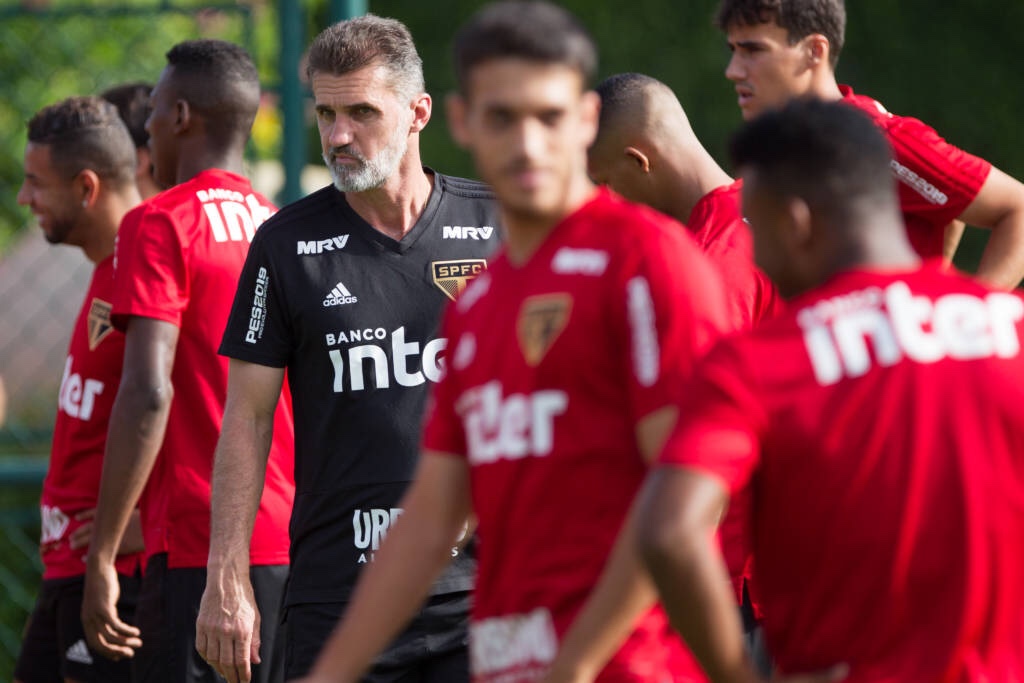 Leia mais sobre o artigo Vagner Mancini comenta sobre semana de treinos do São Paulo e frisa confronto difícil neste sábado: “A Ferroviária tem um time bem armado”