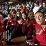 Atletas do futebol feminino assistem Choque-Rei no Morumbi