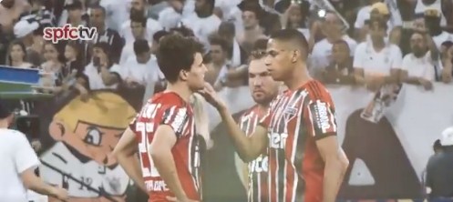 Leia mais sobre o artigo São Paulo divulga vídeo do Bruno Alves falando para Igor Gomes erguer cabeça após final