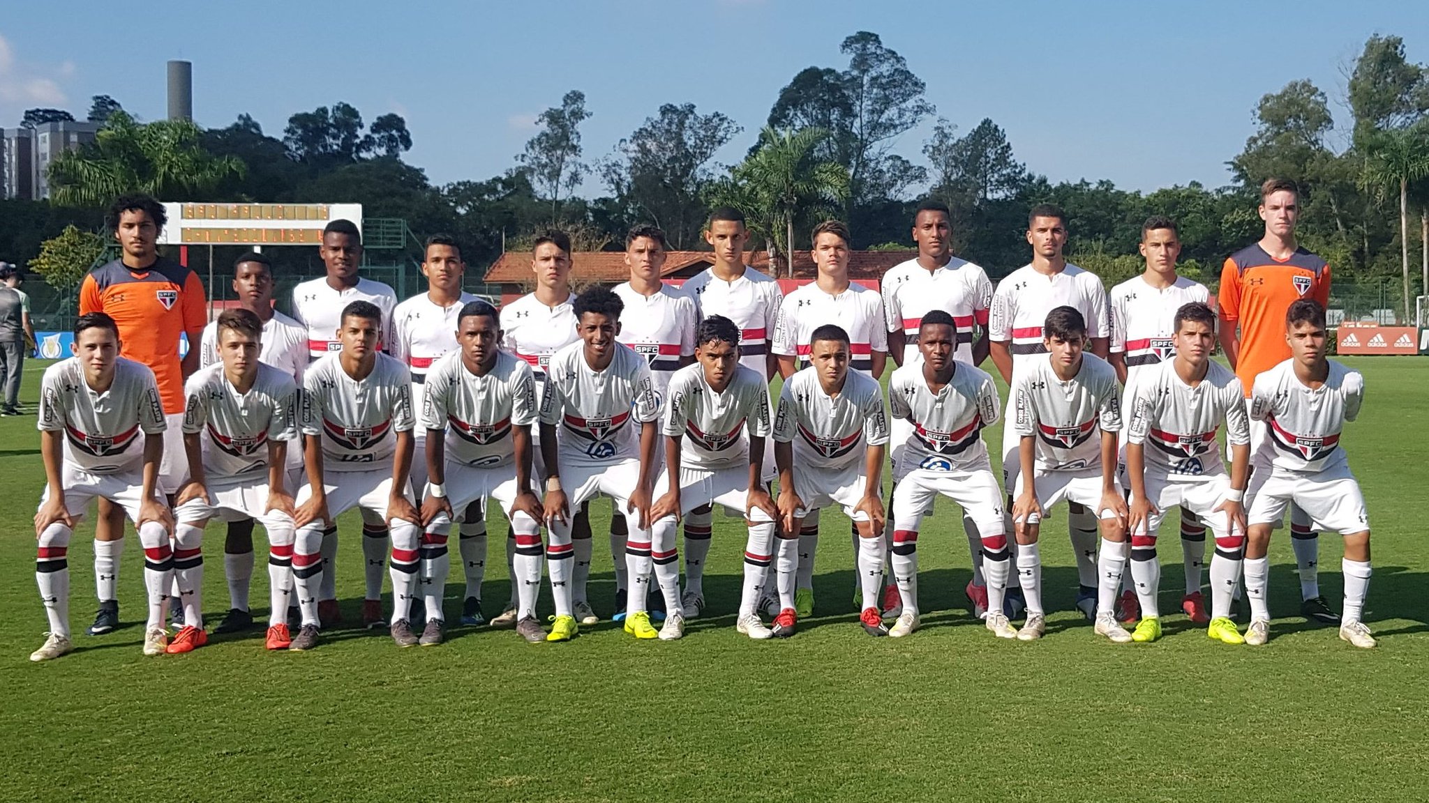 Leia mais sobre o artigo São Paulo faz 6 a 0 na Chapecoense pelo Campeonato Brasileiro Sub-17