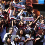 No Pacaembu, torcida feminina marca presença em bom número para jogo no Paulistão Feminino